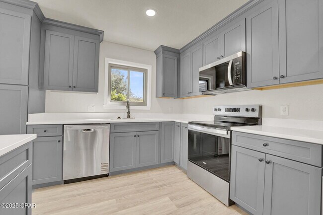 Building Photo - 5204 Park St