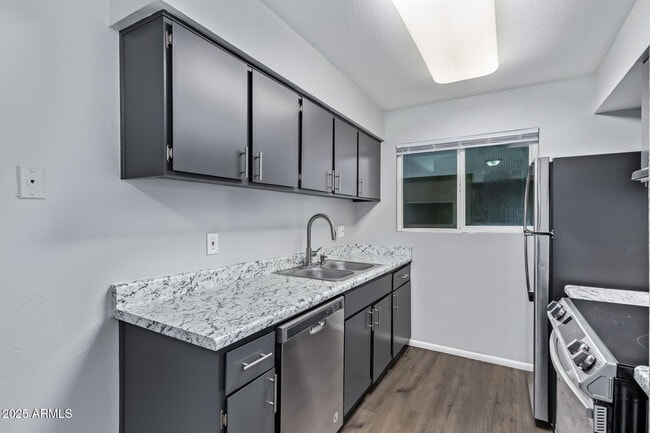 Building Photo - 5871 N 47th Dr