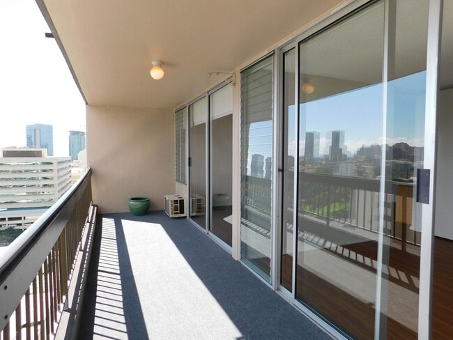 Building Photo - Partly Furnished 1-Bedroom 1-Bath with 1 parking @ Kinau Lanais in Makiki