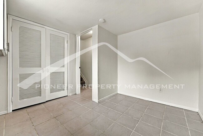 Building Photo - 12854 E Florida Dr