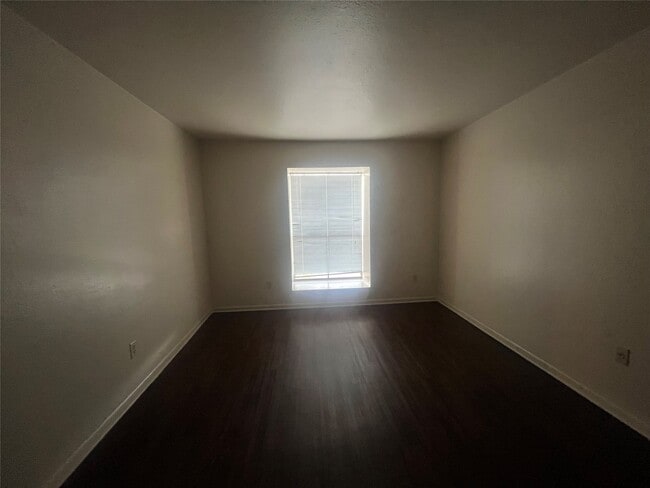 Building Photo - 8529 Hearth Dr