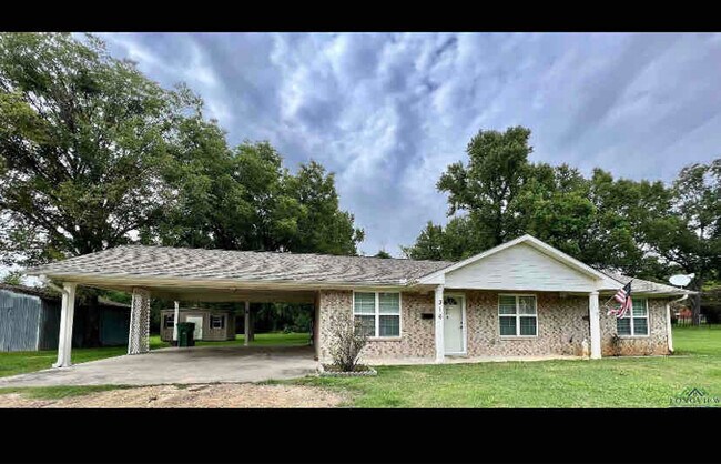 Primary Photo - 316 Walnut St