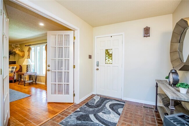 Building Photo - 107 NW Winfield Ln