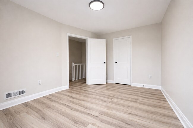 Building Photo - Three-Bedroom House in Dundalk