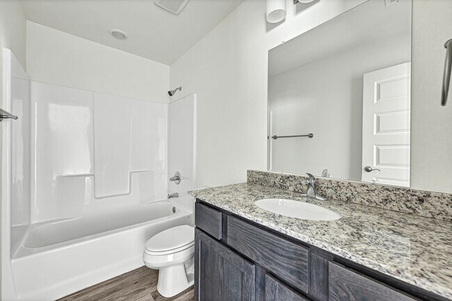 Building Photo - 1082 S Benchmark Ln