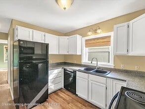 Building Photo - Move-In Ready 3 Bed, 2 Bath in Lansing (Section 8 Approved)