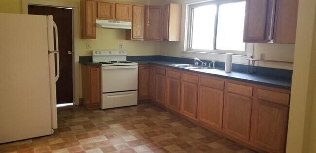 Building Photo - 615 W Main St