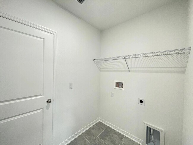 Building Photo - 3931 Willow Brk Dr