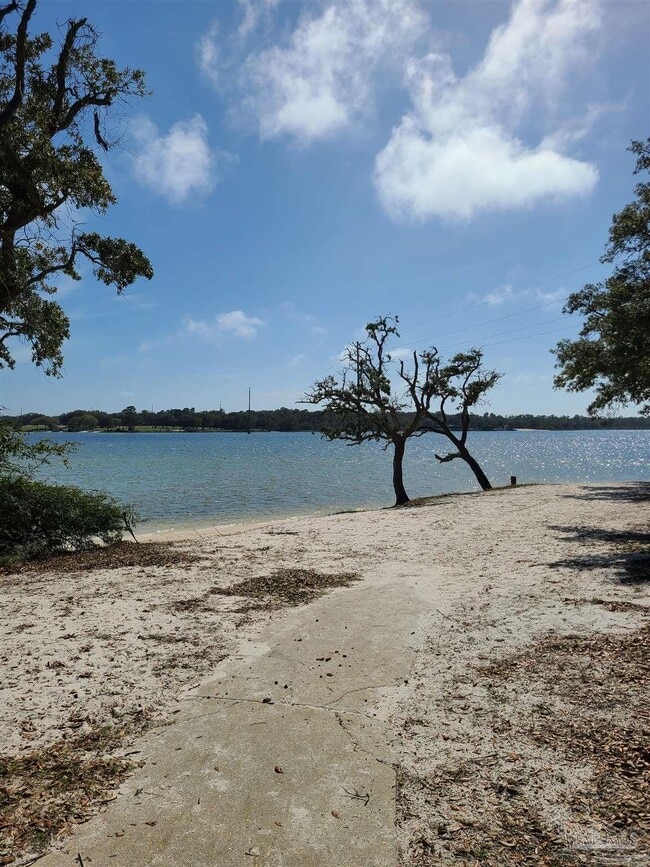 Building Photo - 415 Gibbs Rd