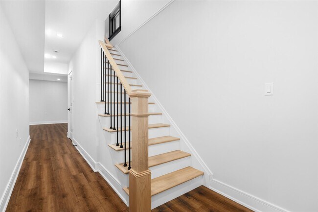 Building Photo - 62 Cedar Pl