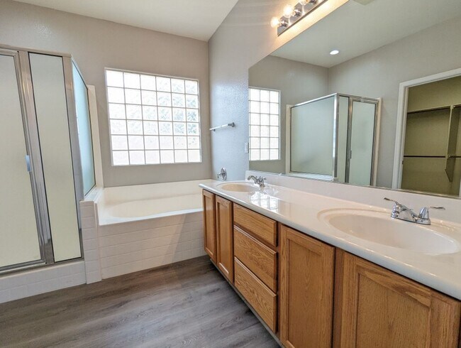 Building Photo - 2782 Lochleven Way