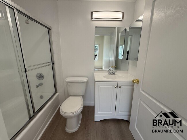 Building Photo - 10849 Fruitland Dr