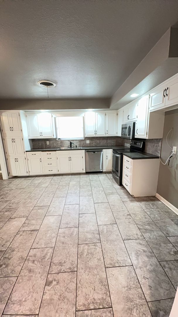 Building Photo - 1720 Pawhuska Ave