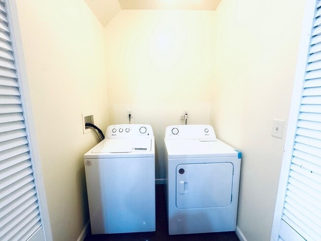 Building Photo - 30 Whitman Ave