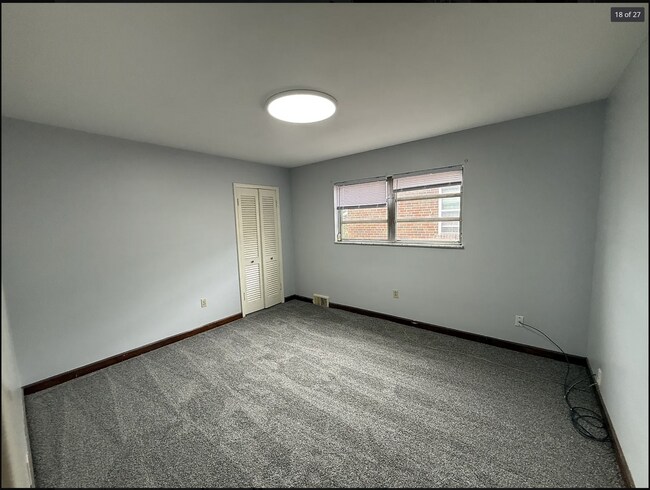 Building Photo - Elm park