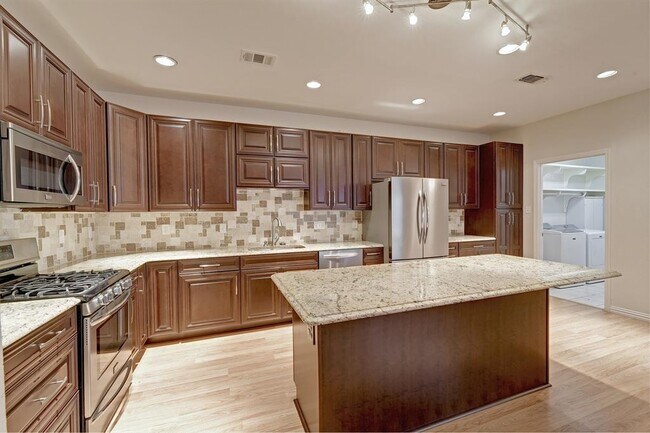 Building Photo - 8518 Fathom Cir