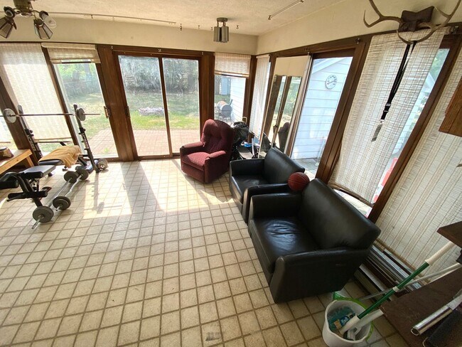 Building Photo - 5 Bedroom by NDSU!!