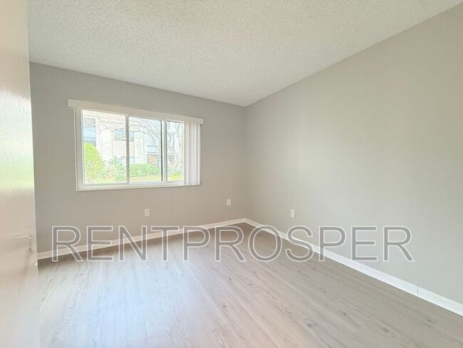 Building Photo - 3290 S Semoran Blvd