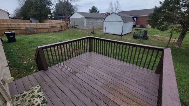 Building Photo - Welcome To An Adorable And Well-Maintained 3-Bedroom Home