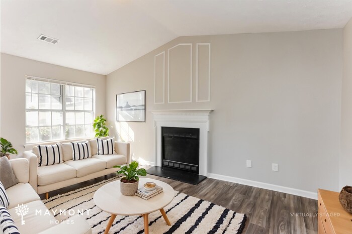 Building Photo - 1600 Pin Oak Ln SE