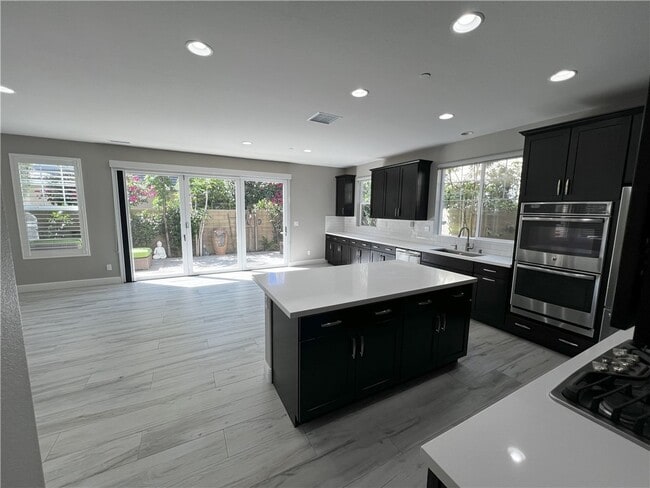 Building Photo - 135 Sparrow