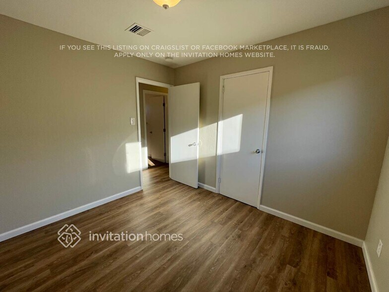 Building Photo - 452 Ladera Dr