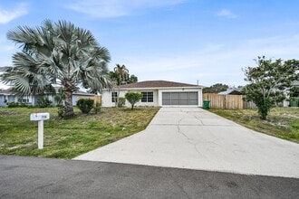 Building Photo - 726 SW Bond Rd