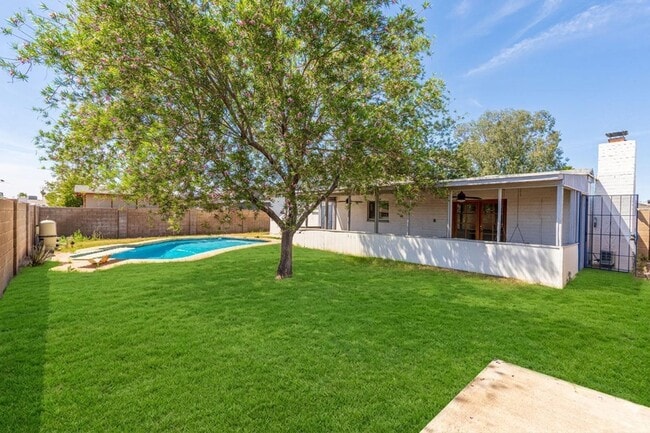 Building Photo - 5739 W Monte Vista Rd