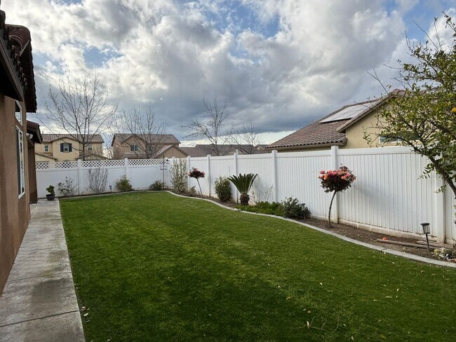 Building Photo - 14802 Yellow Lupine Dr