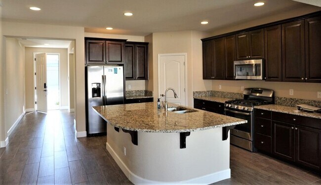 Building Photo - Like new in Damonte Ranch area!