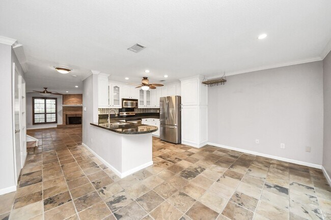 Building Photo - 2588 Bering Dr