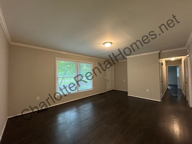 Building Photo - Brick ranch with attached garage