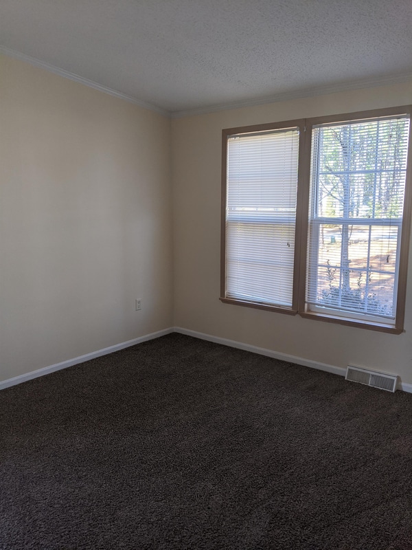 Building Photo - 73 Forest Dr