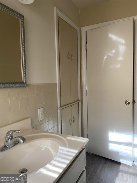 Building Photo - 202 Academy St