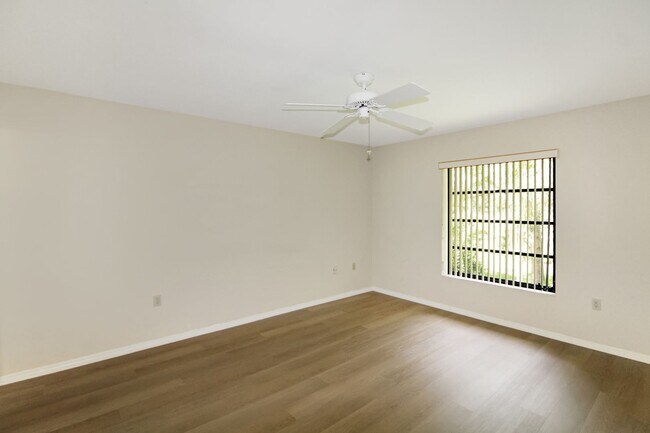 Building Photo - 928 Capri Isles Blvd