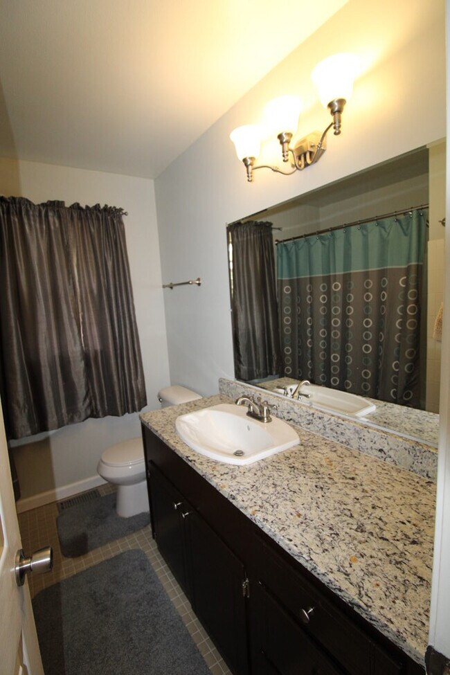 Building Photo - 2413 Hunt Club Rd