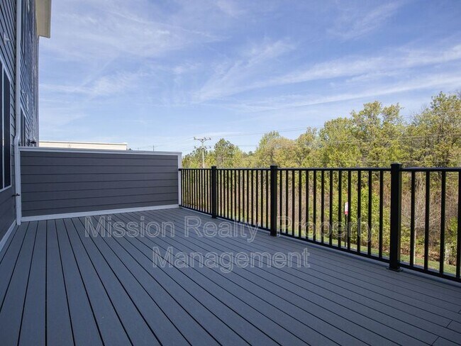 Building Photo - 1724 Old Brick Rd