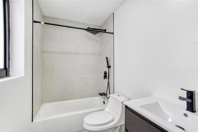 Building Photo - 2224 N 35th Ave