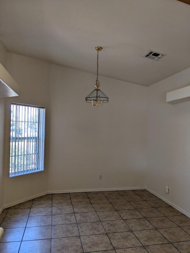 Building Photo - 3846 E Nicole Ave
