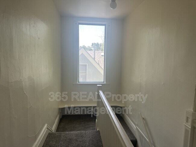 Building Photo - 1227 12th Ave