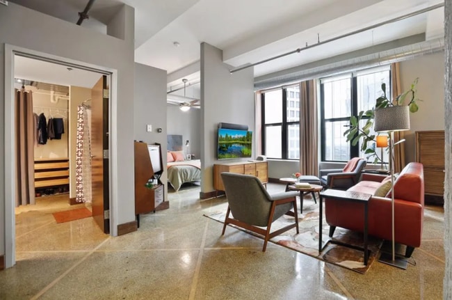 Building Photo - Historic Lowry Condo For Rent