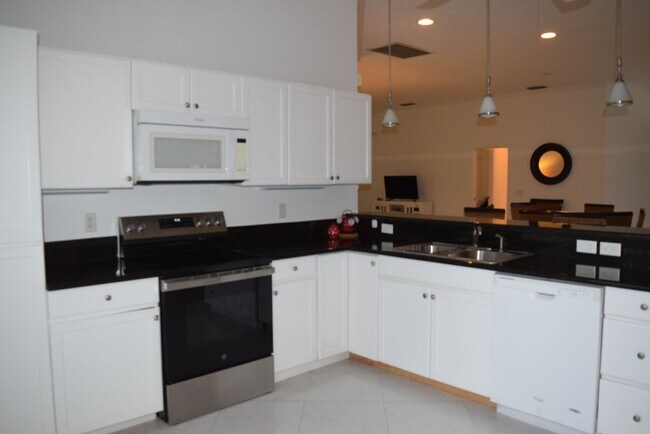 Building Photo - Fully furnished 3 bedroom 3 Bath POOL home in Sandpiper Bay