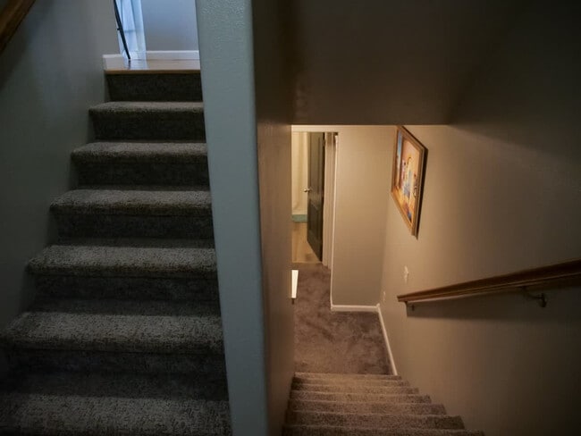 Building Photo - 151 Cub St W