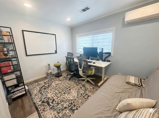 Building Photo - 2464 Pepper Dr