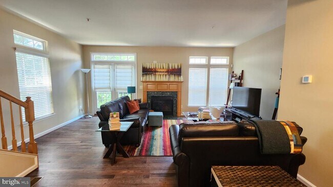 Building Photo - 9128 Aventon Ct