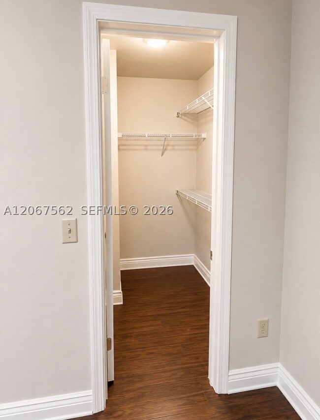 Building Photo - 4847 Palm Hill Dr