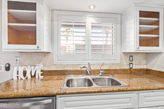 Building Photo - 16510 E Palisades Blvd