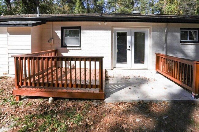 Building Photo - 1508 Peachcrest Rd