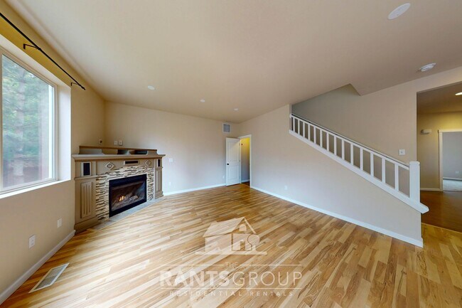 Building Photo - Gorgeous 4 Bed/2.5 Bath Pet-Free Home in Horizon Pointe!