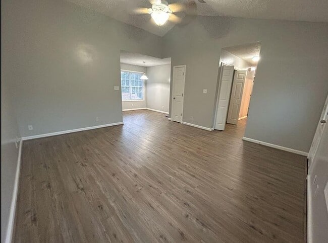 Building Photo - 402 Faulkner Dr
